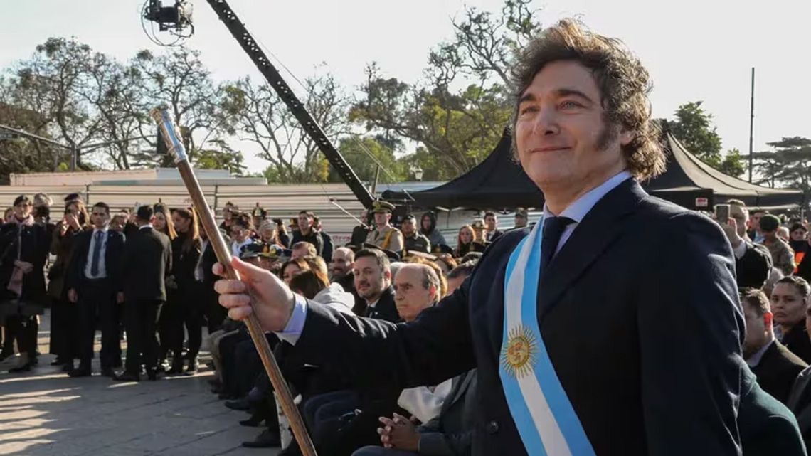 Javier Milei encabezó el acto por el Día de la Bandera en Rosario y luego recibió a cuatro gobernadores en Casa Rosada.