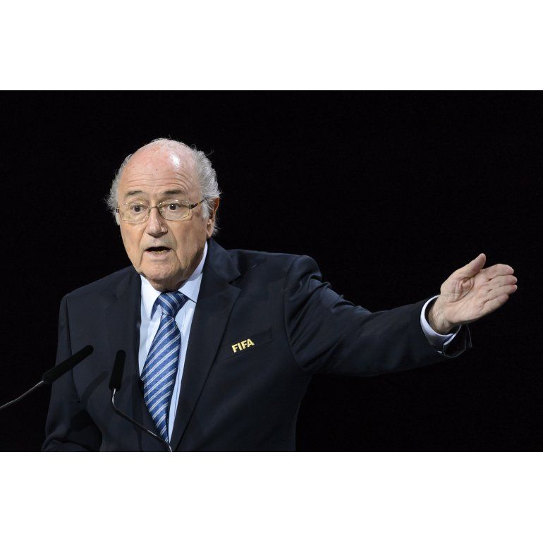 Blatter,  el hombre que suma años  pero aún no está a salvo