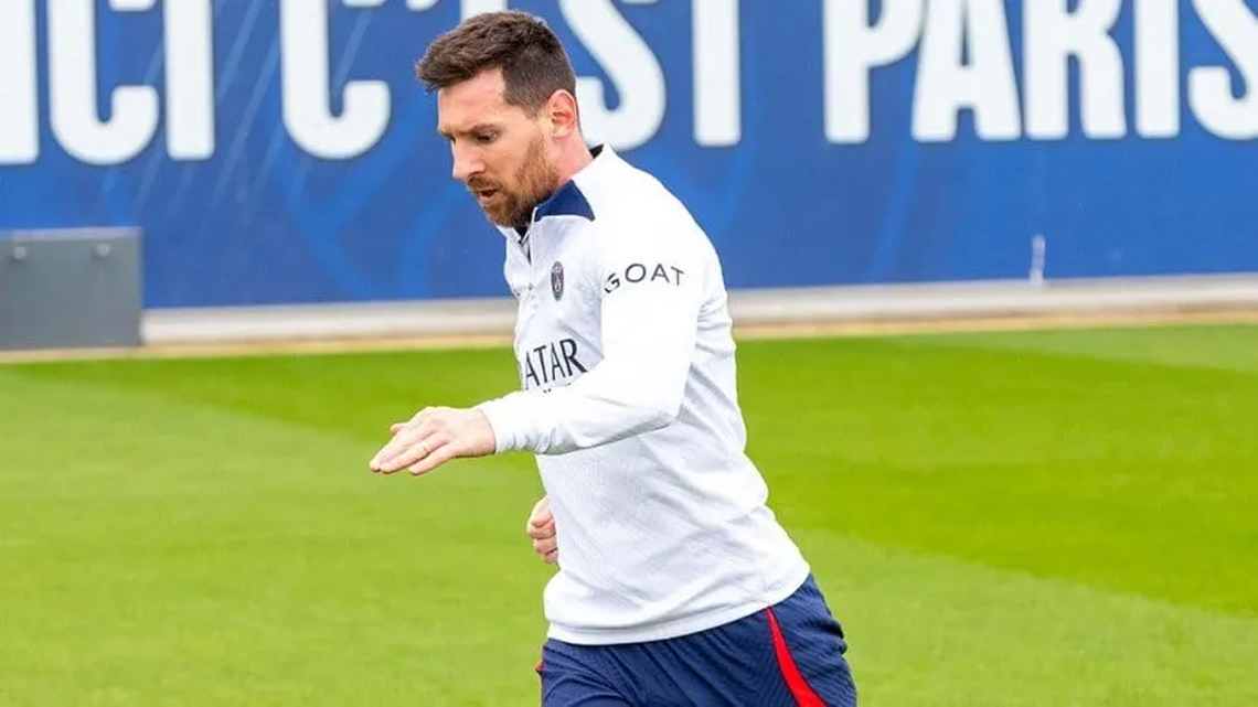 Messi entrenando en PSG.