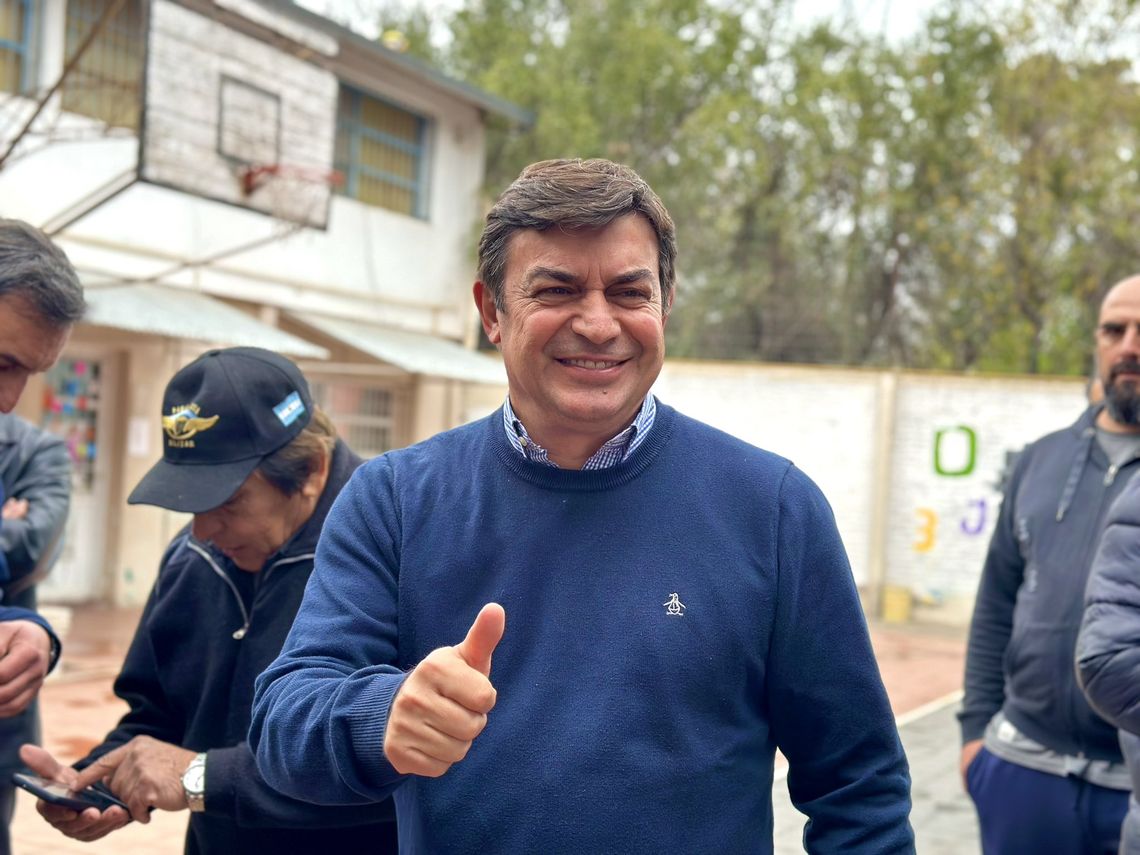 Omar De Marchi emitió su voto en Luján de Cuyo.