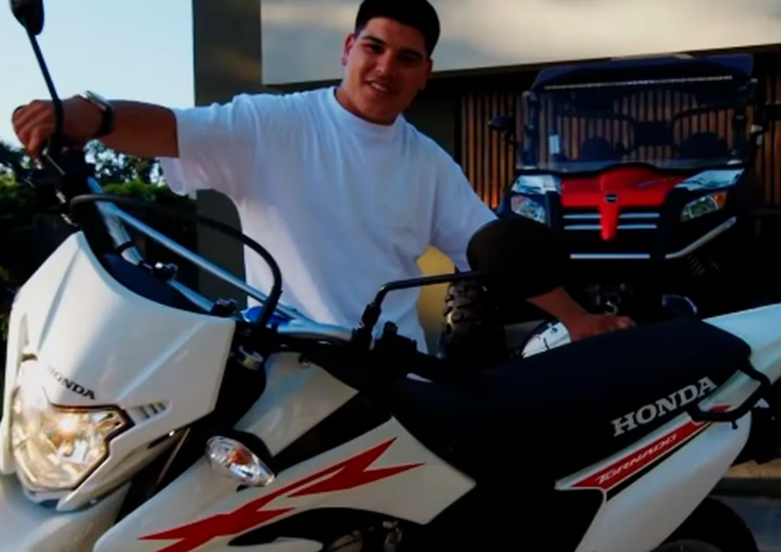 Thiago Medina se accidentó con su moto en Moreno.