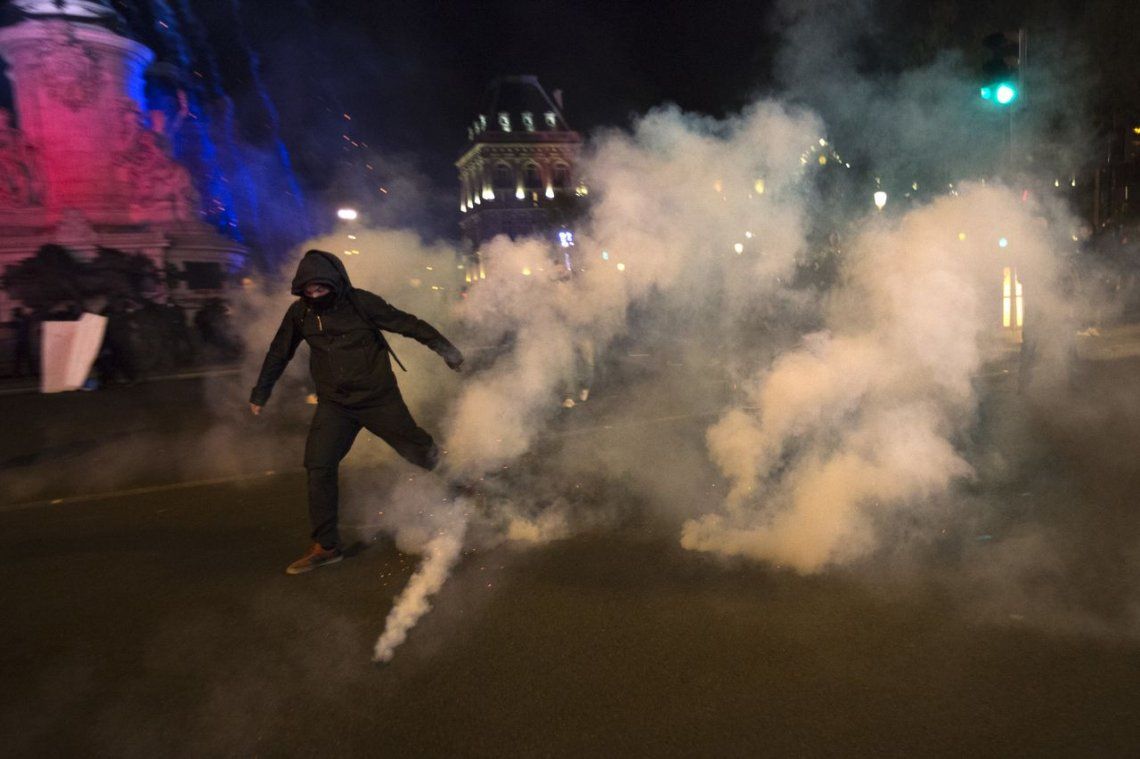 Disturbios en Francia: antifascistas chocan con la policía en París