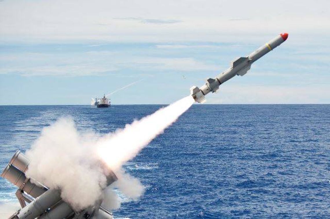 Rusia destruyó un buque militar y un deposito de misiles Harpoon.