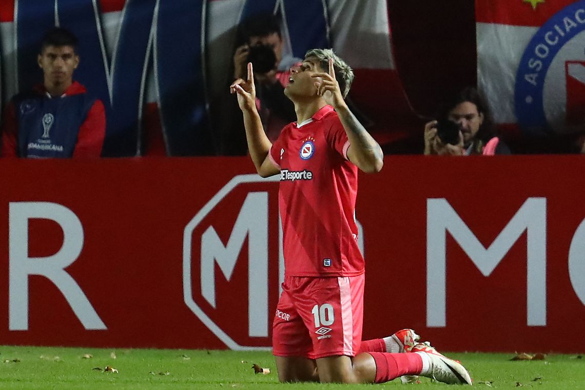 Gastón Verón celebra el gol de la victoria