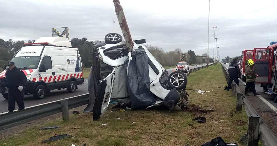 Accidente en la autopista Ezeiza - Cañuelas deja cuatro muertos y un herido de gravedad.