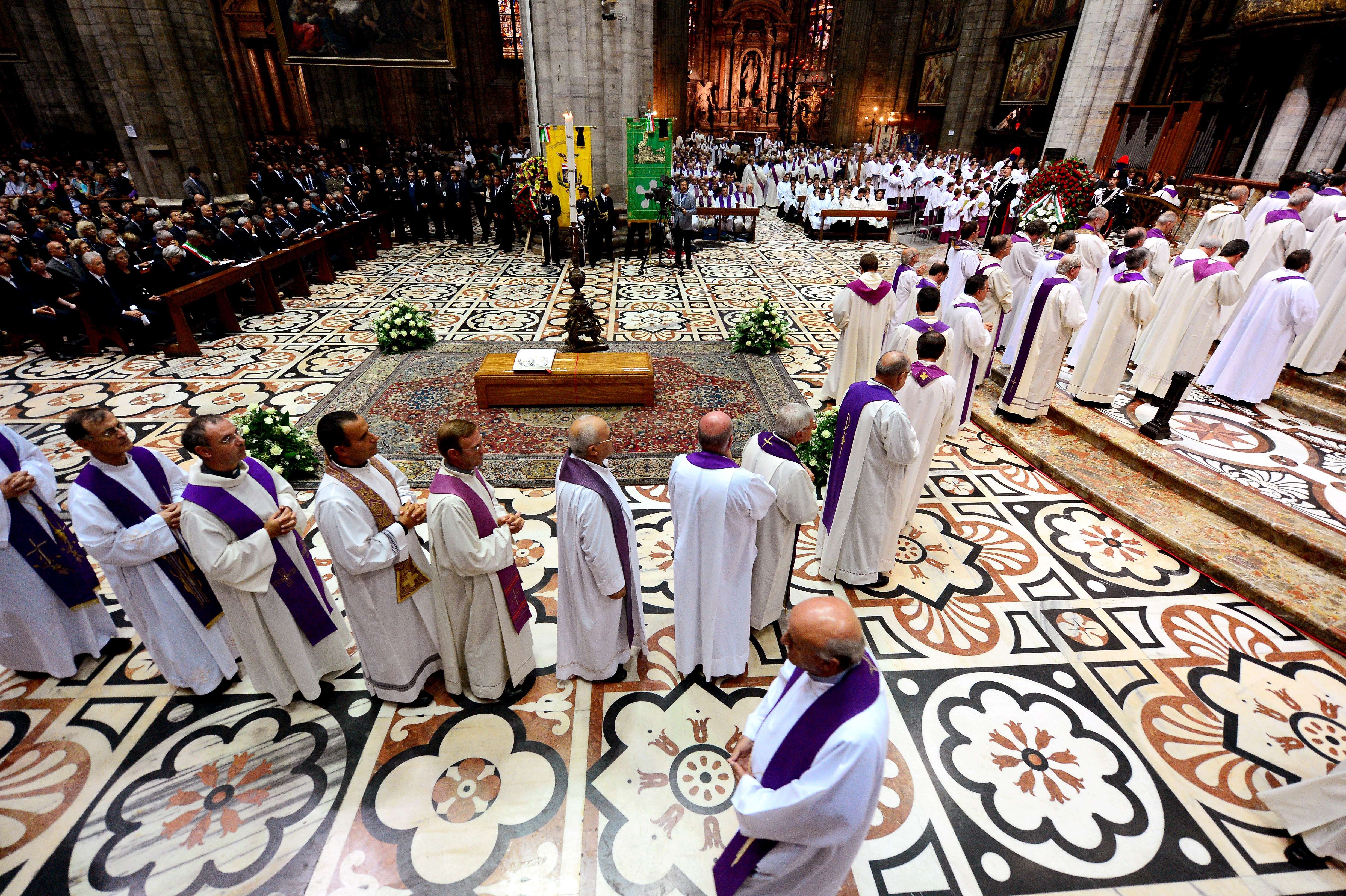 El Papa habló de fidelidad en el adiós al obispo más crítico de la Iglesia