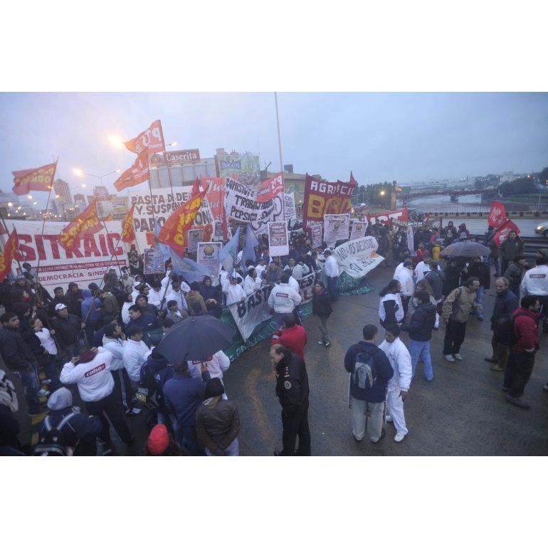 Manifestación en el Puente Pueyrredón de trabajadoers de Shell en mayo de este año