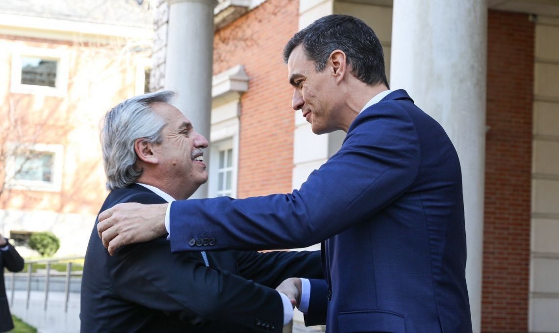 España: Fernández suma el apoyo explícito de Pedro Sánchez a la renegociación de la deuda