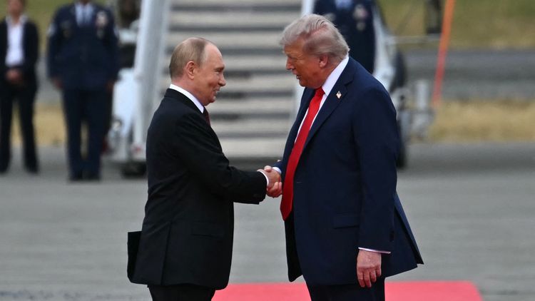 Anchorage (Alaska) - Putin y Trump se encontraron en el aeropuerto previo a la cumbre bilateral