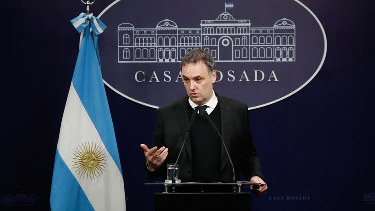 Manuel Adorni es investigado por la Justicia.