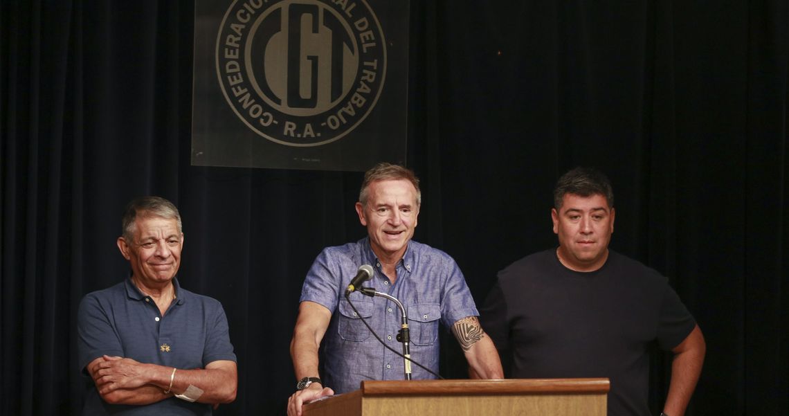 Cristian Jerónimo (a la derecha de la imagen) volvió a expresar al rechazo de la CGT a la reforma laboral.