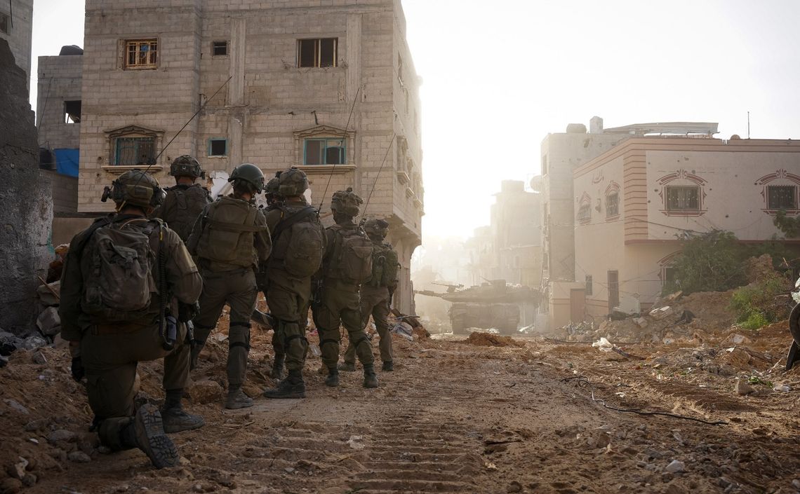 La ofensiva militar de Israel en Gaza sigue con su avance terrestre en Jan Yunis
