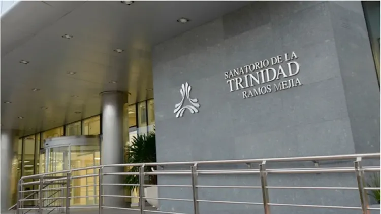 La menor está internada en la Clínica de la Trinidad de Ramos Mejía.