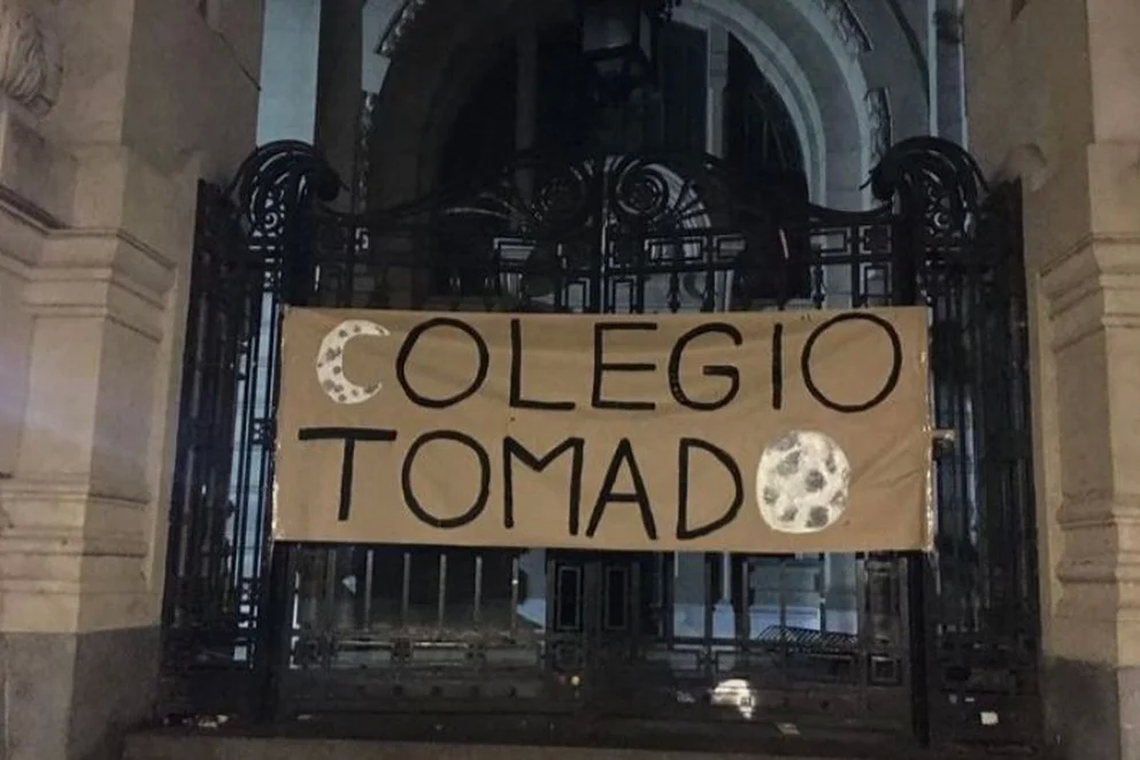 Colegio Nacional De Buenos Aires, Otra Vez Fue Tomado Por Alumnos