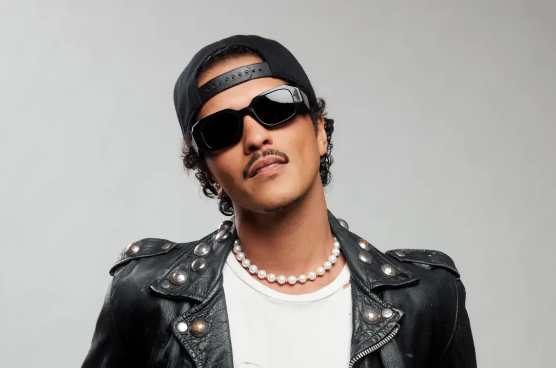 La canción fue producida por Bruno Mars.