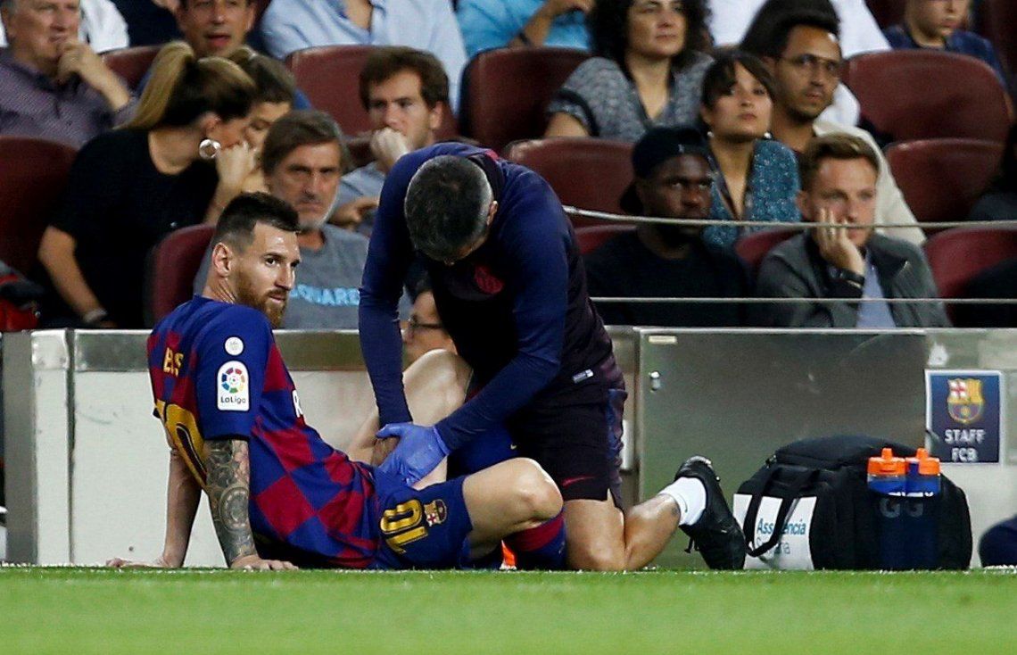 Lionel Messi volvió a lesionarse en el partido de Barcelona ante Villarreal y fue sustituido en el entretiempo