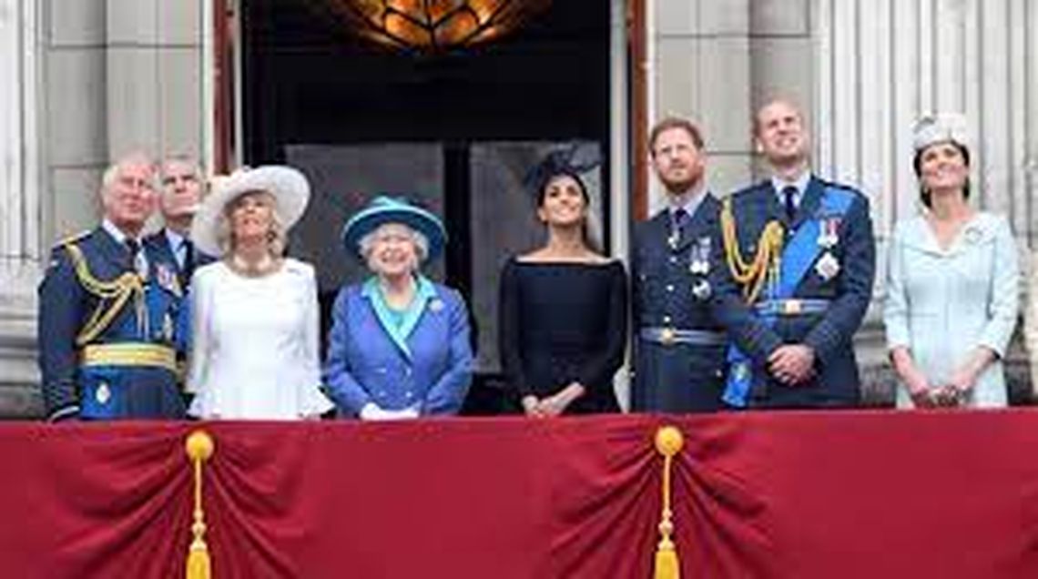 La familia real británica reunida en una foto que ya no se repetirá. Archivo.