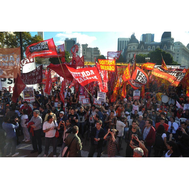La Izquierda conmemoró el Día del Trabajador en Plaza de Mayo