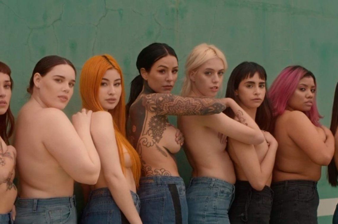 El atrevido topless de Cande Tinelli y sus amigas