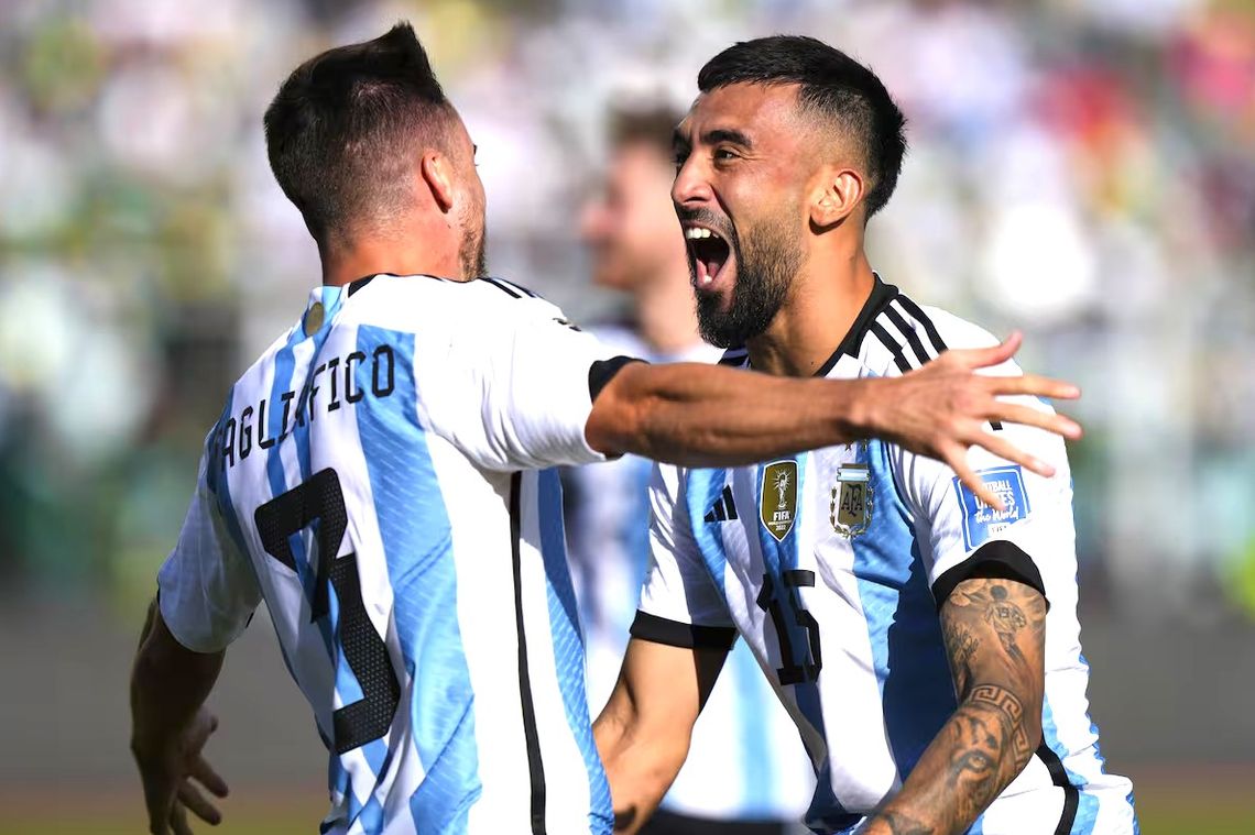 Nicolás Tagliafico y Nicolás González trabajan para dejar atrás sus molestias físicas y llegar en condiciones al debut frente a Argelia.