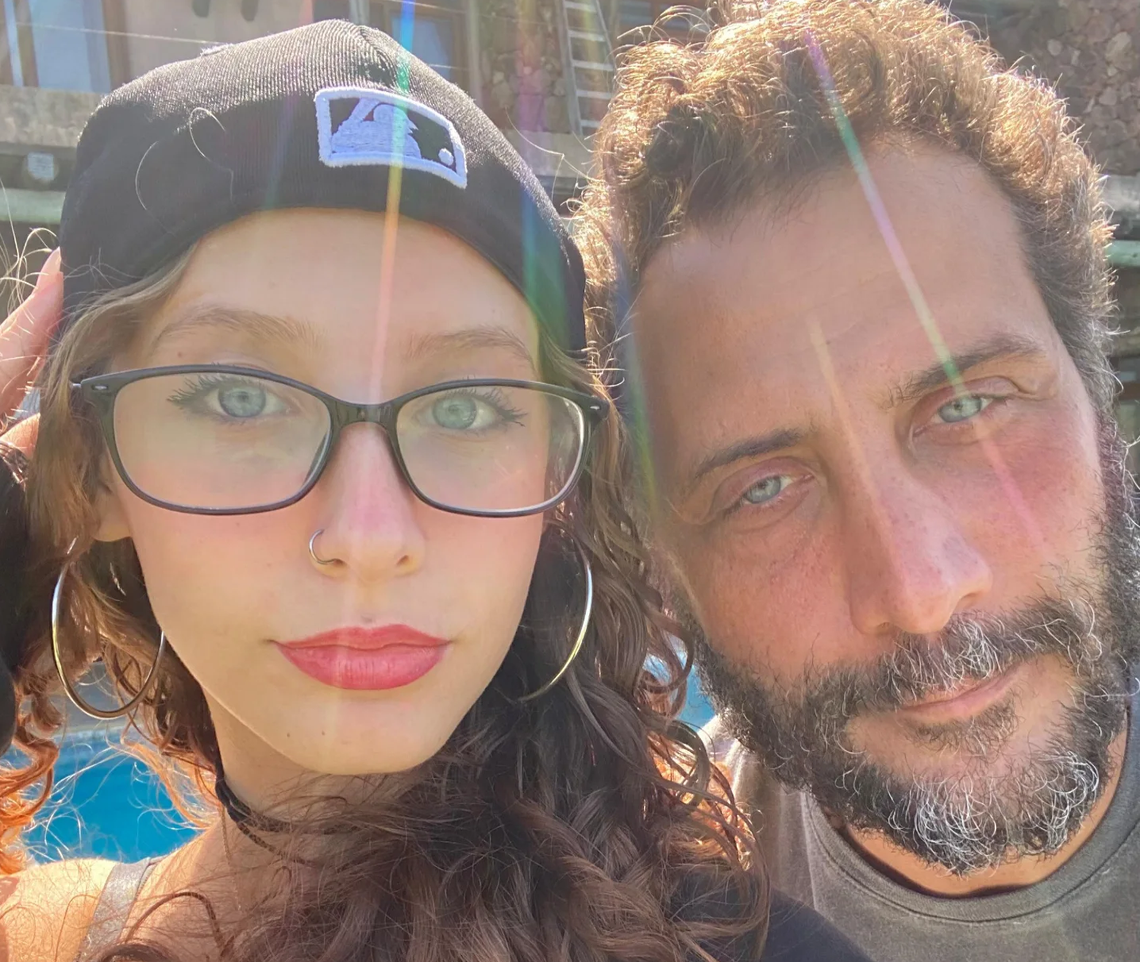 Luciano Cáceres y su hija Amelia, de 15 años.