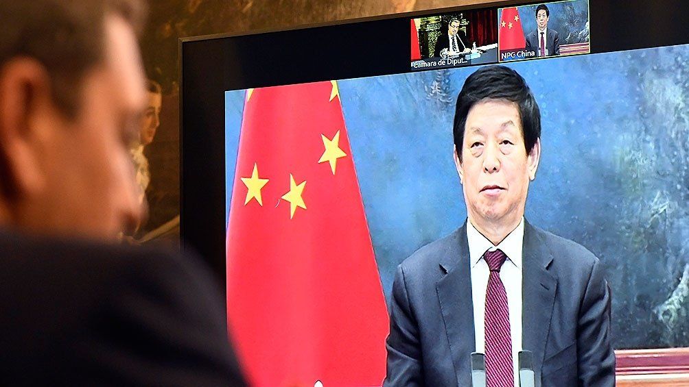 China respalda la renegociación de la deuda de Argentina con el FMI