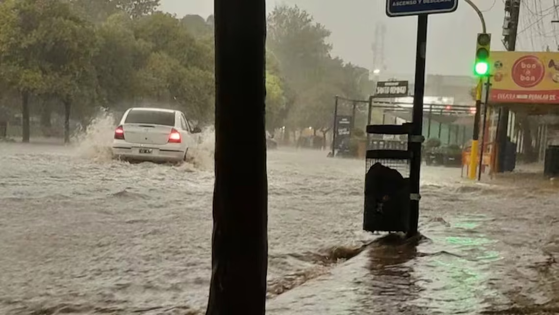 Córdoba fue azotado por un tremendo temporal. Durante las últimas 24 horas se acumularon hasta 170 milímetros.