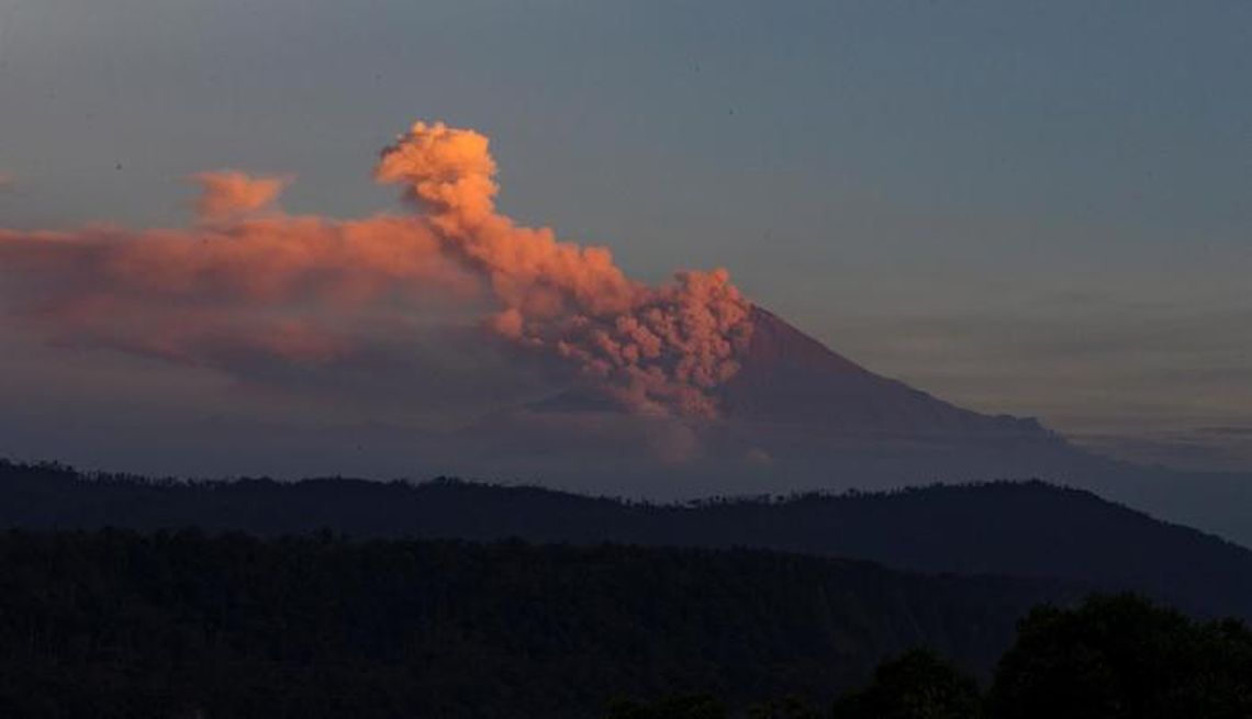 El volcán ecuatoriano Sangay ha generado cerca de 90 explosiones en un día.