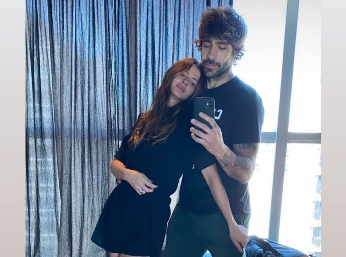 La China Suárez junto a su novio Armando Mena Navareño. 