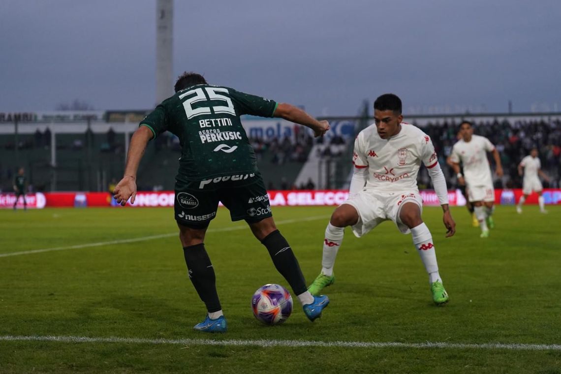 Sarmiento de Junín y Huracán igualaron sin goles por la fecha 17 de la Liga Profesional.
