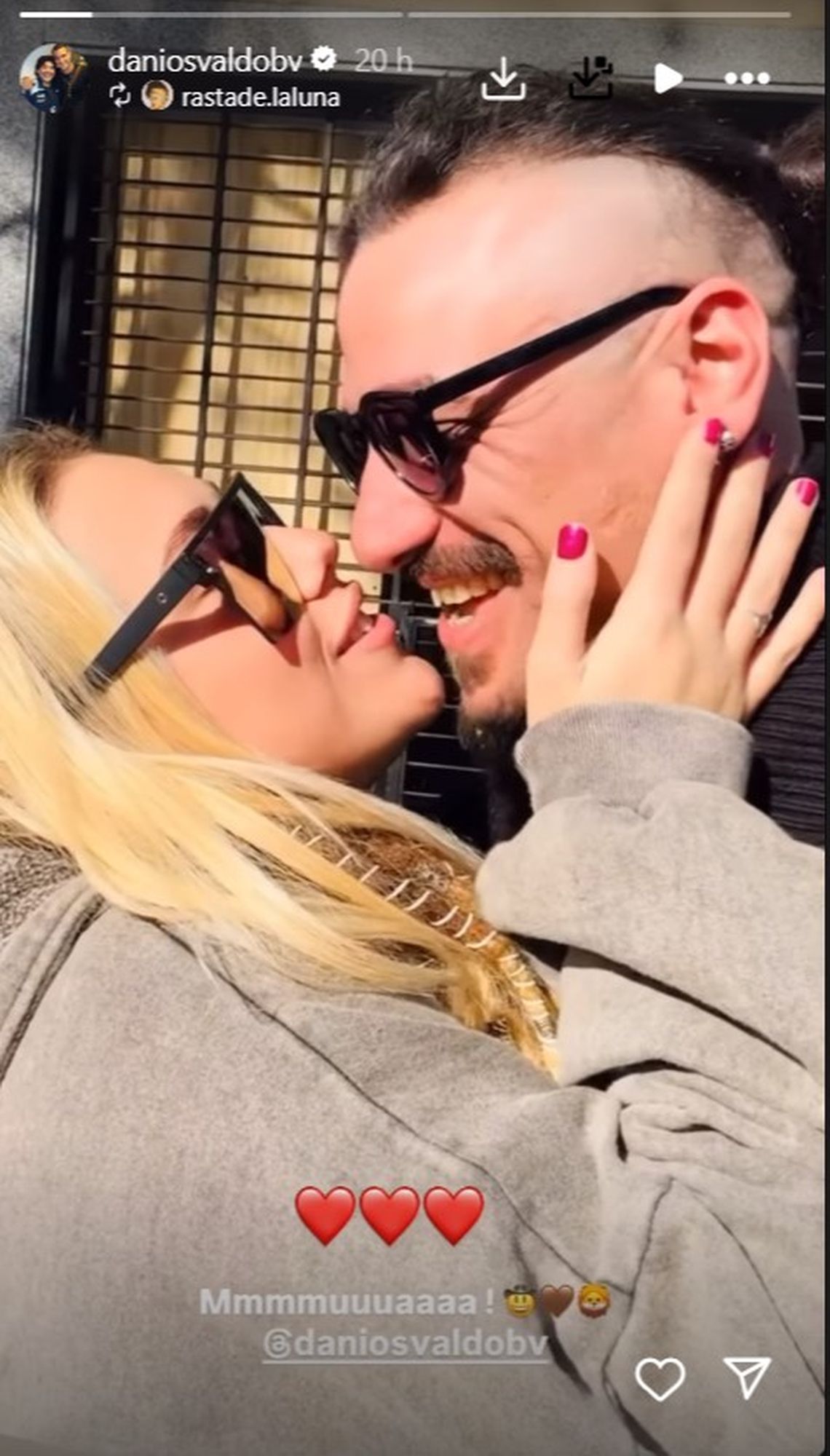  A un mes de separarse, Osvaldo presentó en redes sociales a su nuevo amor, una despampanante estilista. 