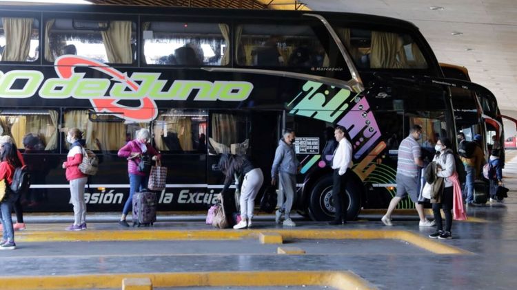 Las empresas deberán continuar otorgando los pasajes sin costo, aunque dejarán de recibir compensaciones del Estado por ese concepto.