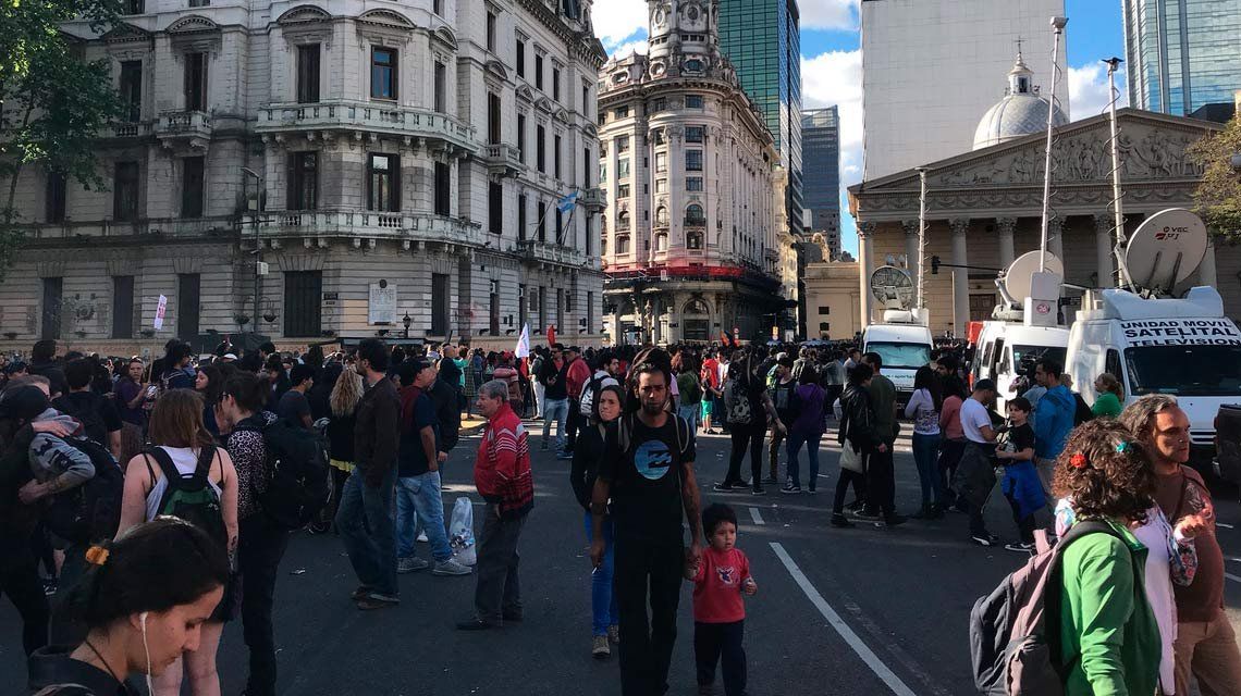Grupo minoritario protagonizó incidentes en la marcha por Santiago Maldonado