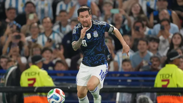 Lionel Messi seguirá vistiendo la mítica 10 y es uno de los 16 que repiten numeración con respecto al mundial Qatar 2022.
