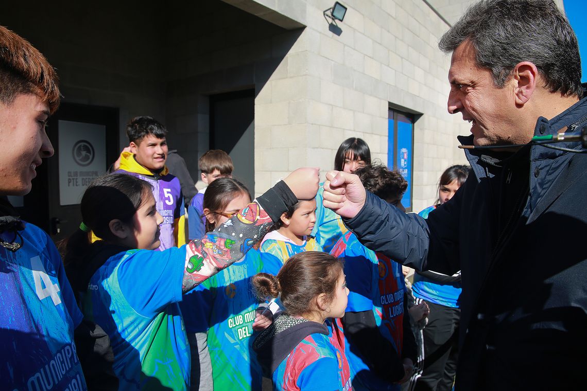 Sergio Massa encabezó la inauguración de un club en la localidad de Presidente Derqui.