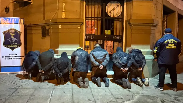 Algunos de los integrantes de la banda detenidos por la Policía.