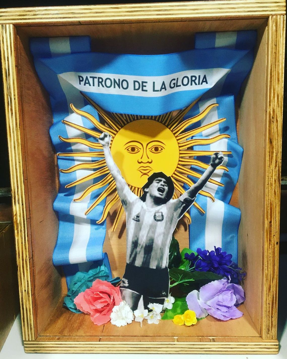 Ya hay más de 200 altares dedicados a Diego Armando Maradona en los barrios populares del país. 