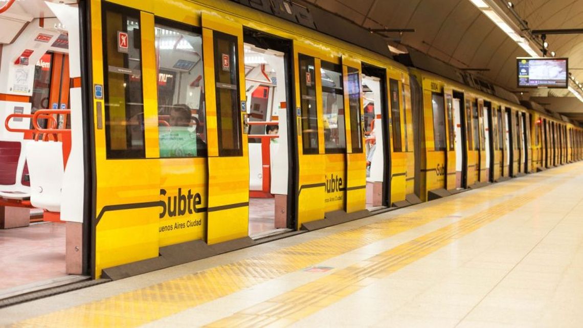 Subtes: Tras El Paro, Se Reanudó El Servicio En Las Líneas B Y C