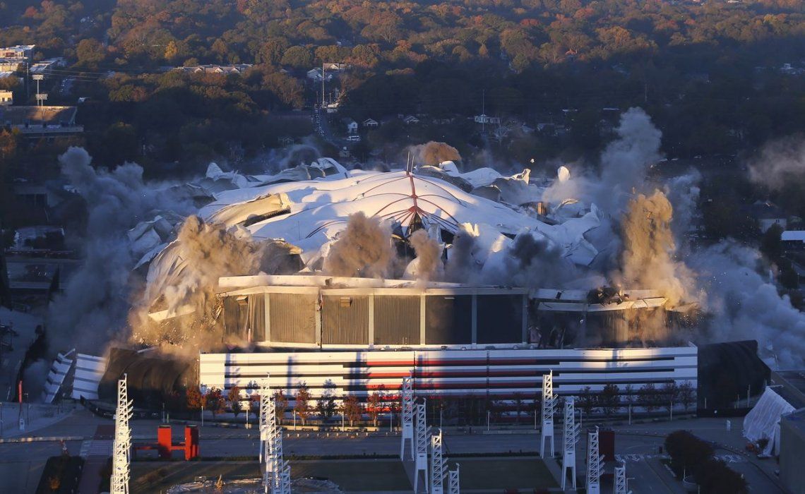 Video | Así se destruye un gigantesco estadio en apenas 15 segundos