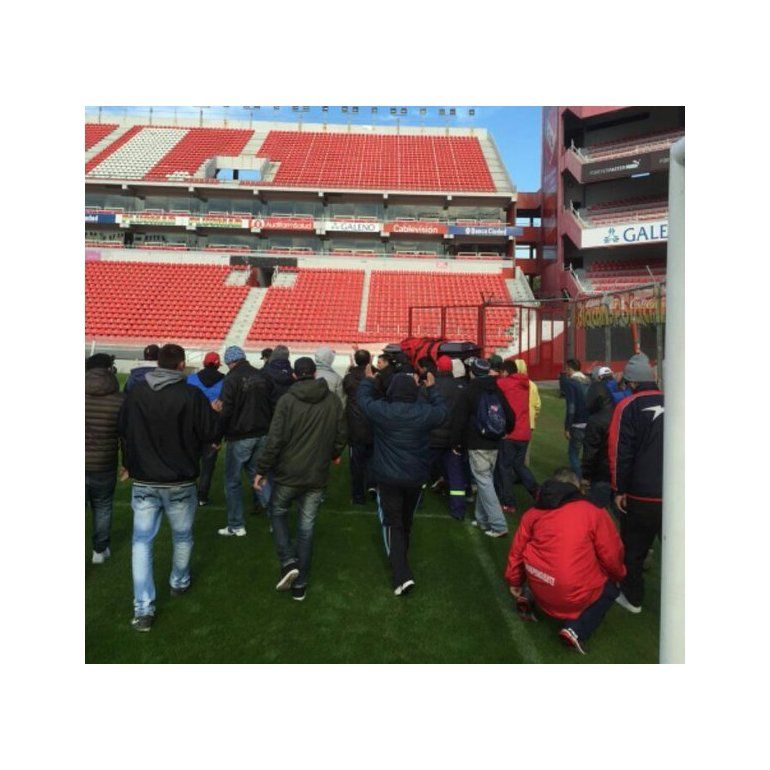 Impunidad: la barra de Independiente veló a un líder en el estadio
