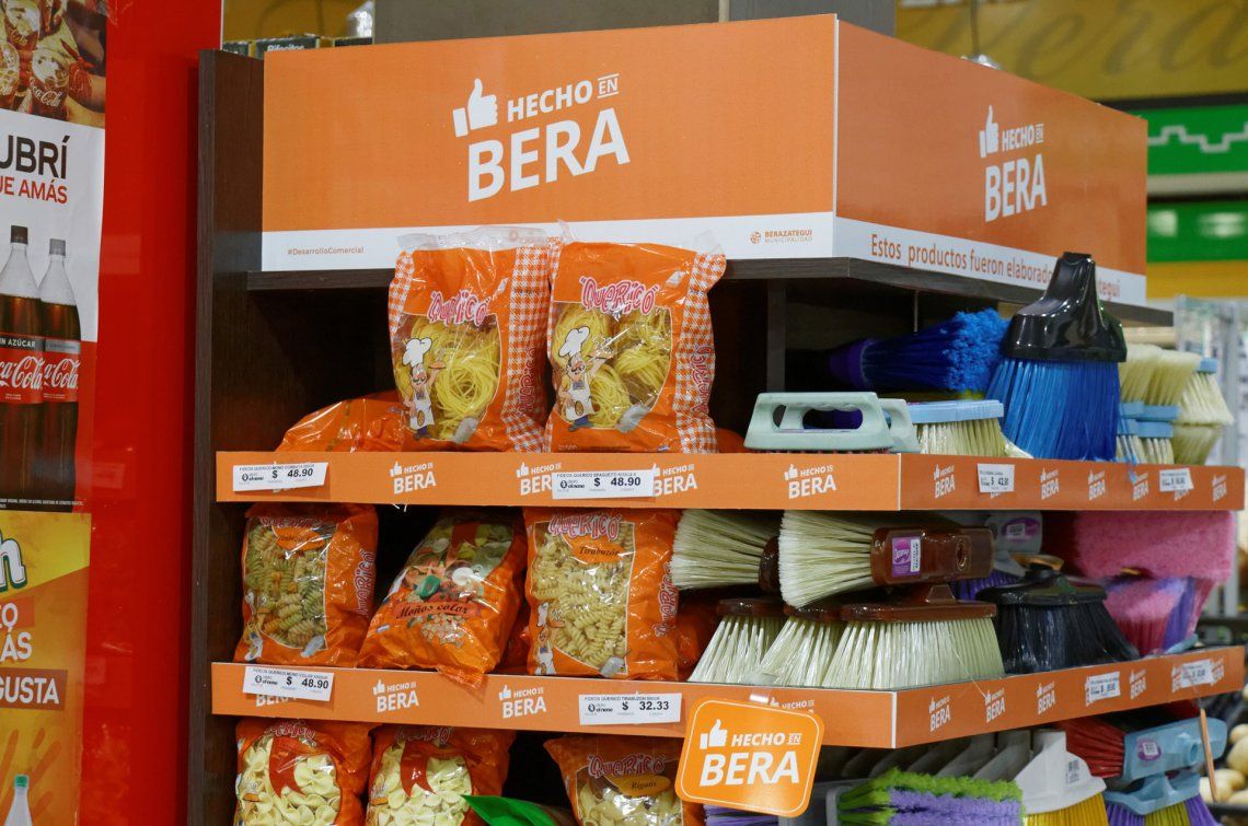 En los exhibidores de los comercios se destacan los productos elaborados en Berazategui.