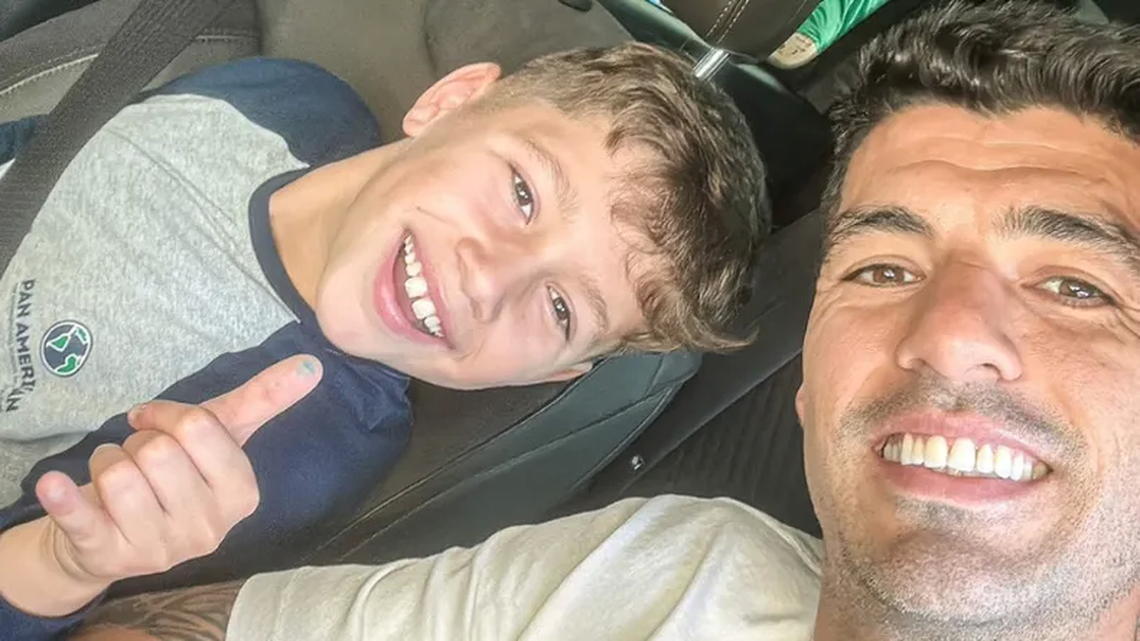 Luis Suárez con Benjamín