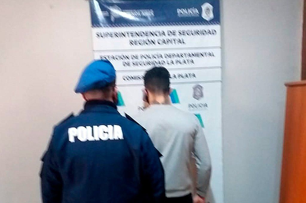 El piloto Ramiro De Bonis fuer demorado por la Policía. Está a la espera de juicio oral por un robo.