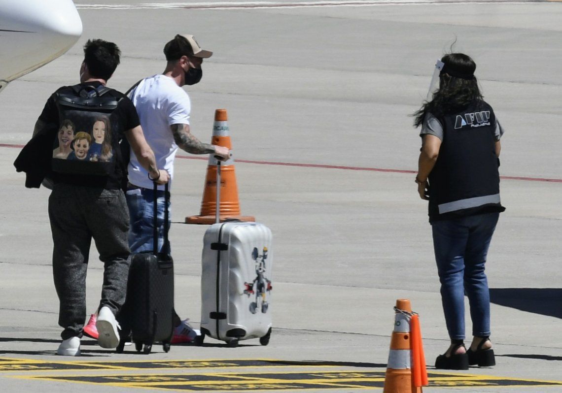 Messi salió del aeropuerto por un acceso secundario de la PSA