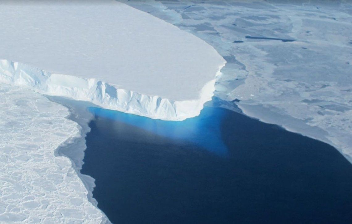 La NASA anticipó que se desprenderá un iceberg gigante de la Antártida