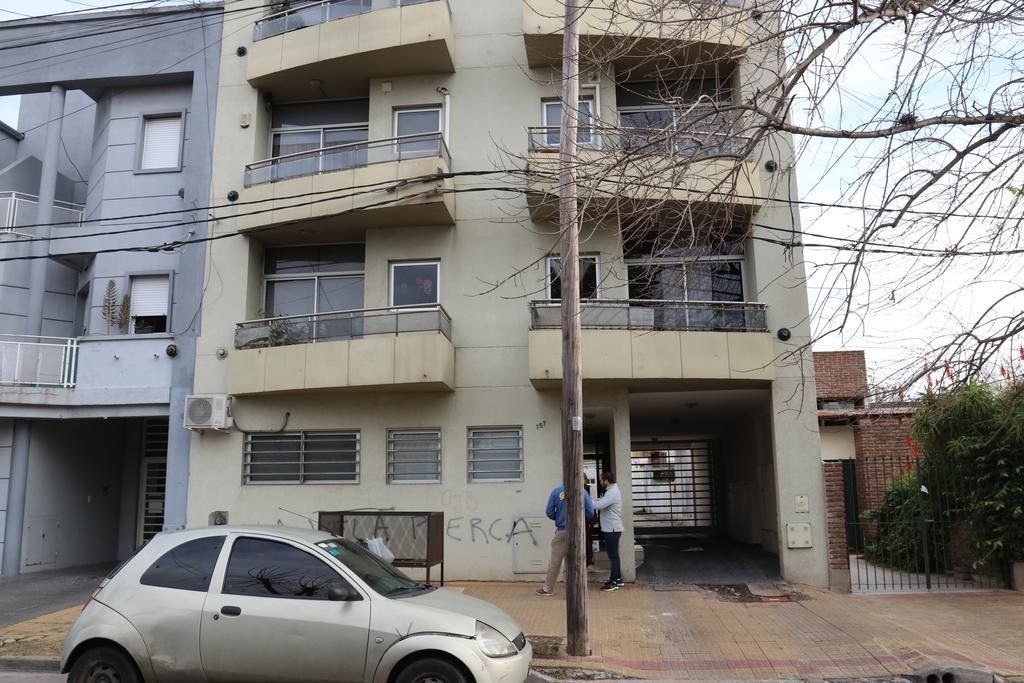 La Plata: dos delincuentes entraron por el balcón de un departamento y abusaron sexualmente a una médica