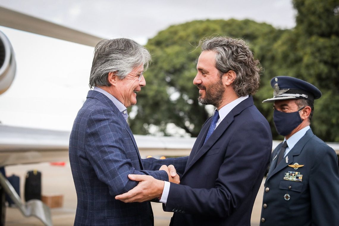 Aeroparque - El presidente de Ecuador es recibido por el canciller argentino Santiago Cafiero
