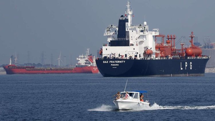 Ante la amenaza del cierre del Estrecho de Ormuz, el petróleo tuvo un incremento en su precio.