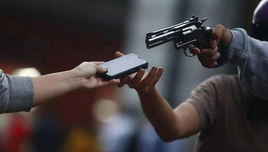 Aumentan los robos de celulares a mano armada en la Ciudad  y el GBA.