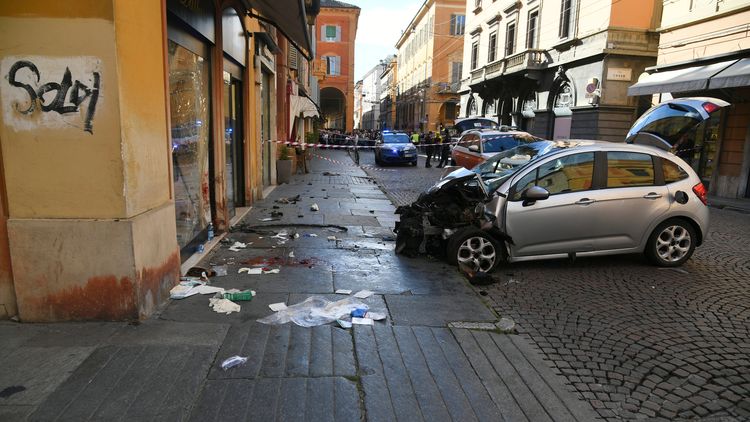 Conmoción en el norte de Italia luego que un automovilista atropellara a varios peatones en pleno centro de la ciudad de Módena.